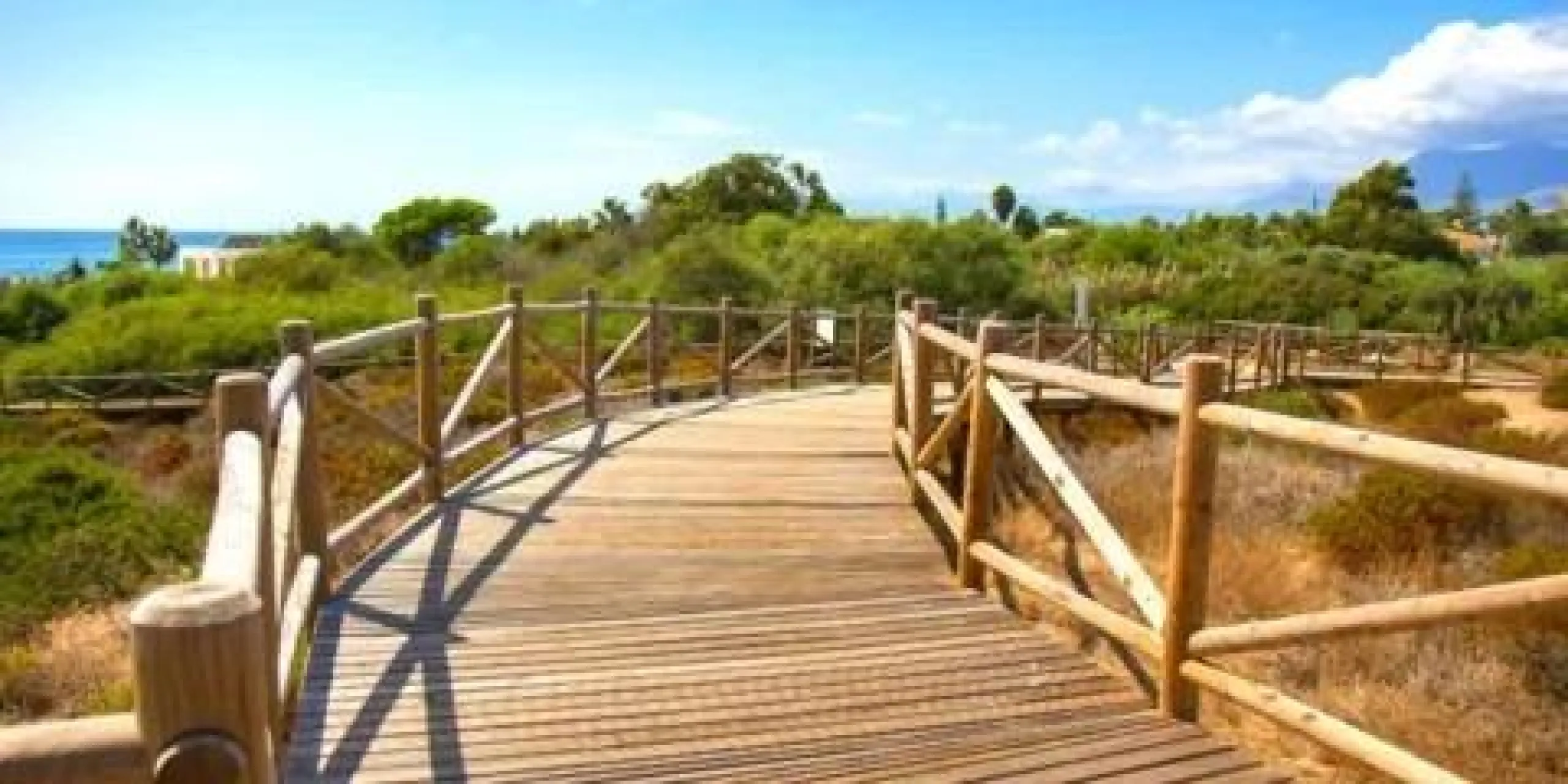 NEW BUILD RESIDENTIAL COMPLEX NEAR MARBELLA& & New Build an exclusive luxury complex consisting of 8 apartments with sea views in Cabopino, near Marbella, in the best area of the Costa del Sol.& & Its southwest orientation guarantees the best 