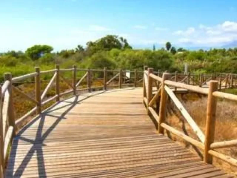 NEW BUILD RESIDENTIAL COMPLEX NEAR MARBELLA& & New Build an exclusive luxury complex consisting of 8 apartments with sea views in Cabopino, near Marbella, in the best area of the Costa del Sol.& & Its southwest orientation guarantees the best 