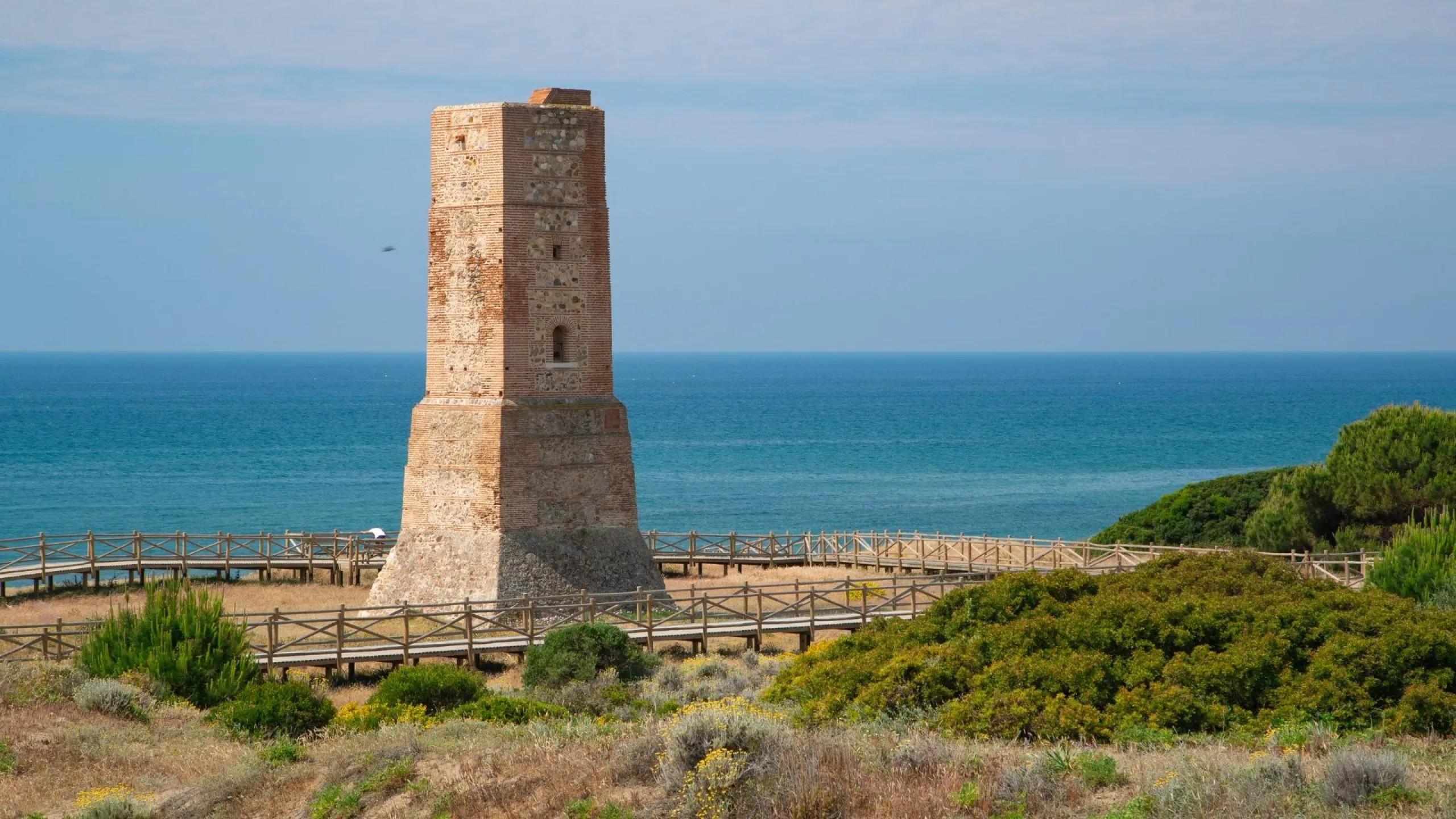 NEW BUILD RESIDENTIAL COMPLEX NEAR MARBELLA& & New Build an exclusive luxury complex consisting of 8 apartments with sea views in Cabopino, near Marbella, in the best area of the Costa del Sol.& & Its southwest orientation guarantees the best 
