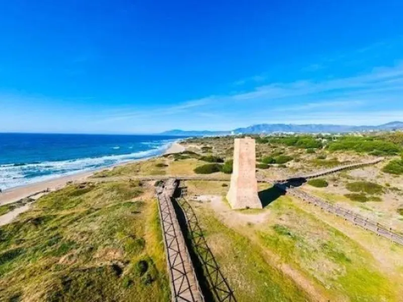NEW BUILD RESIDENTIAL COMPLEX NEAR MARBELLA& & New Build an exclusive luxury complex consisting of 8 apartments with sea views in Cabopino, near Marbella, in the best area of the Costa del Sol.& & Its southwest orientation guarantees the best 
