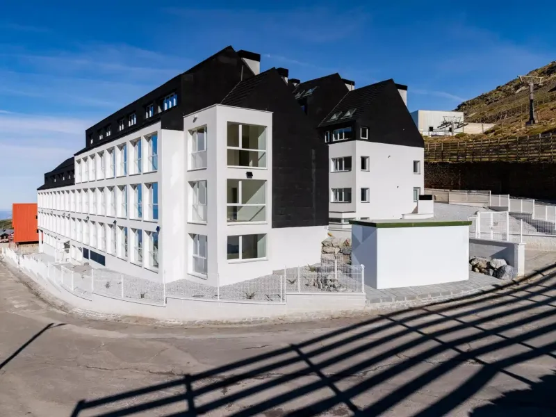 NEW BUILD RESIDENTIAL IN SIERRA NEVADA& & New Build residential consists of 20 key ready studios and apartments, which perfectly fuse the authenticity of tradition and modern comfort.& & Every detail has been meticulously selected to provide a