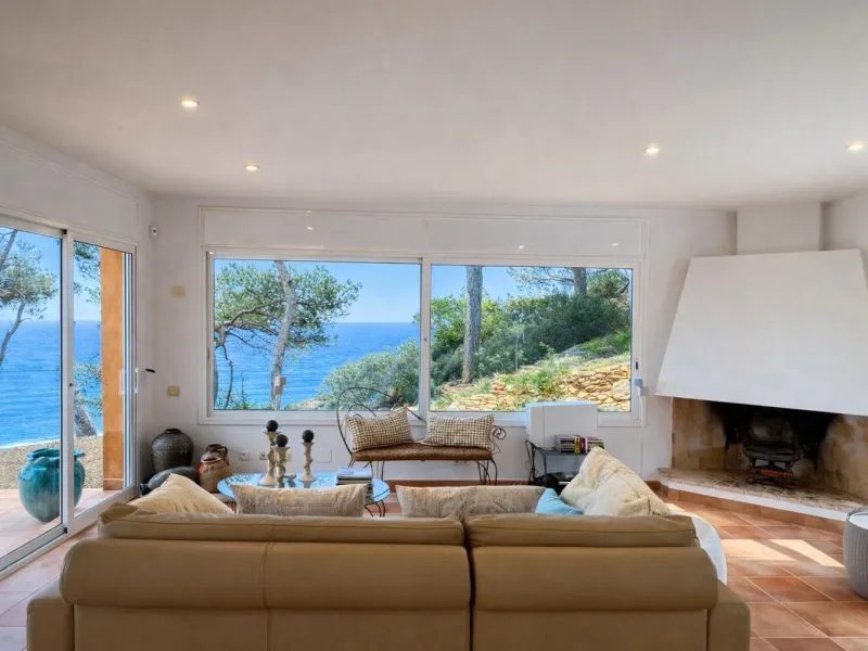 Detached frontline sea villa between Pals and Begur, Costa Brava