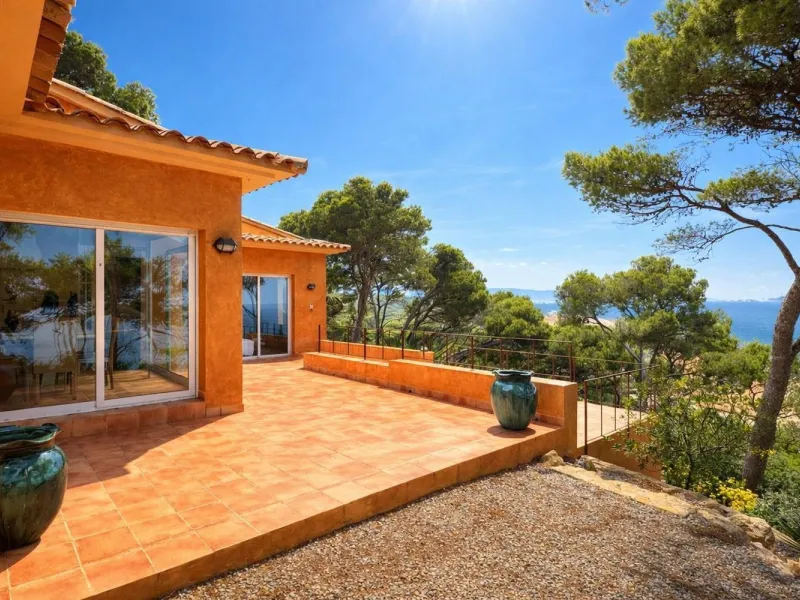 Detached frontline sea villa between Pals and Begur, Costa Brava