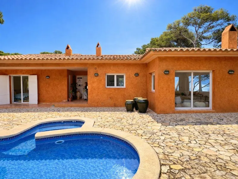 Detached frontline sea villa between Pals and Begur, Costa Brava