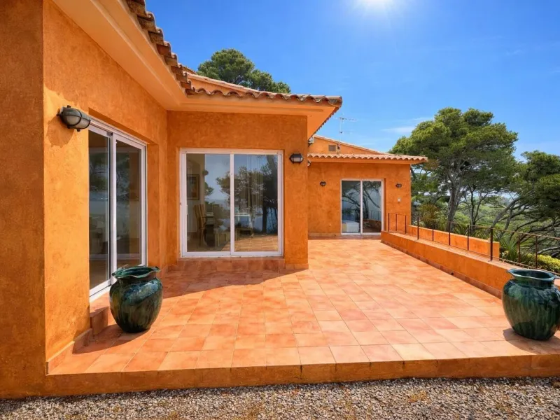 Detached frontline sea villa between Pals and Begur, Costa Brava