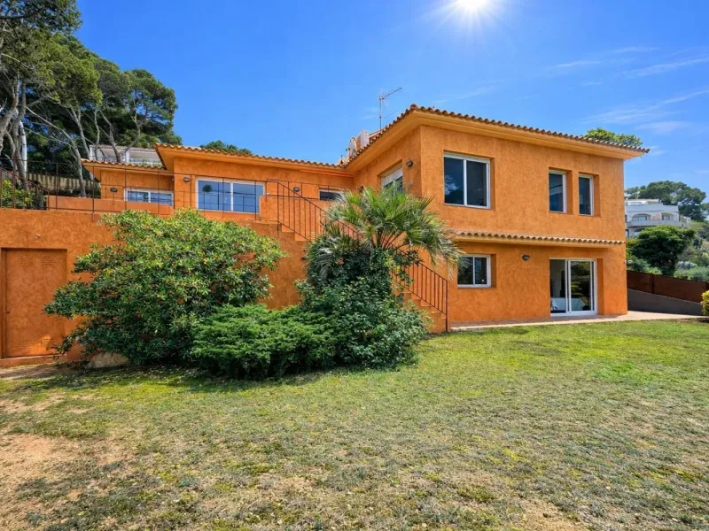 Detached frontline sea villa between Pals and Begur, Costa Brava