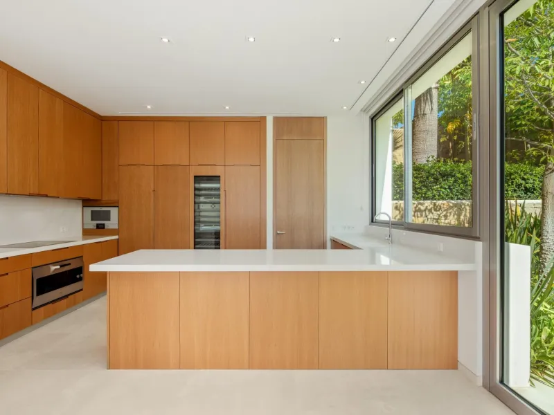 NEW BUILD EXCLUSIVE LUXURY VILLA AT FINCA CORTESÍN, CASARES& & This astonishing villa is the embodiment of luxury golfside living. Meticulously designed by the esteemed architects Vicens &amp; Romans, this opulent residence showcases an unrivalled a