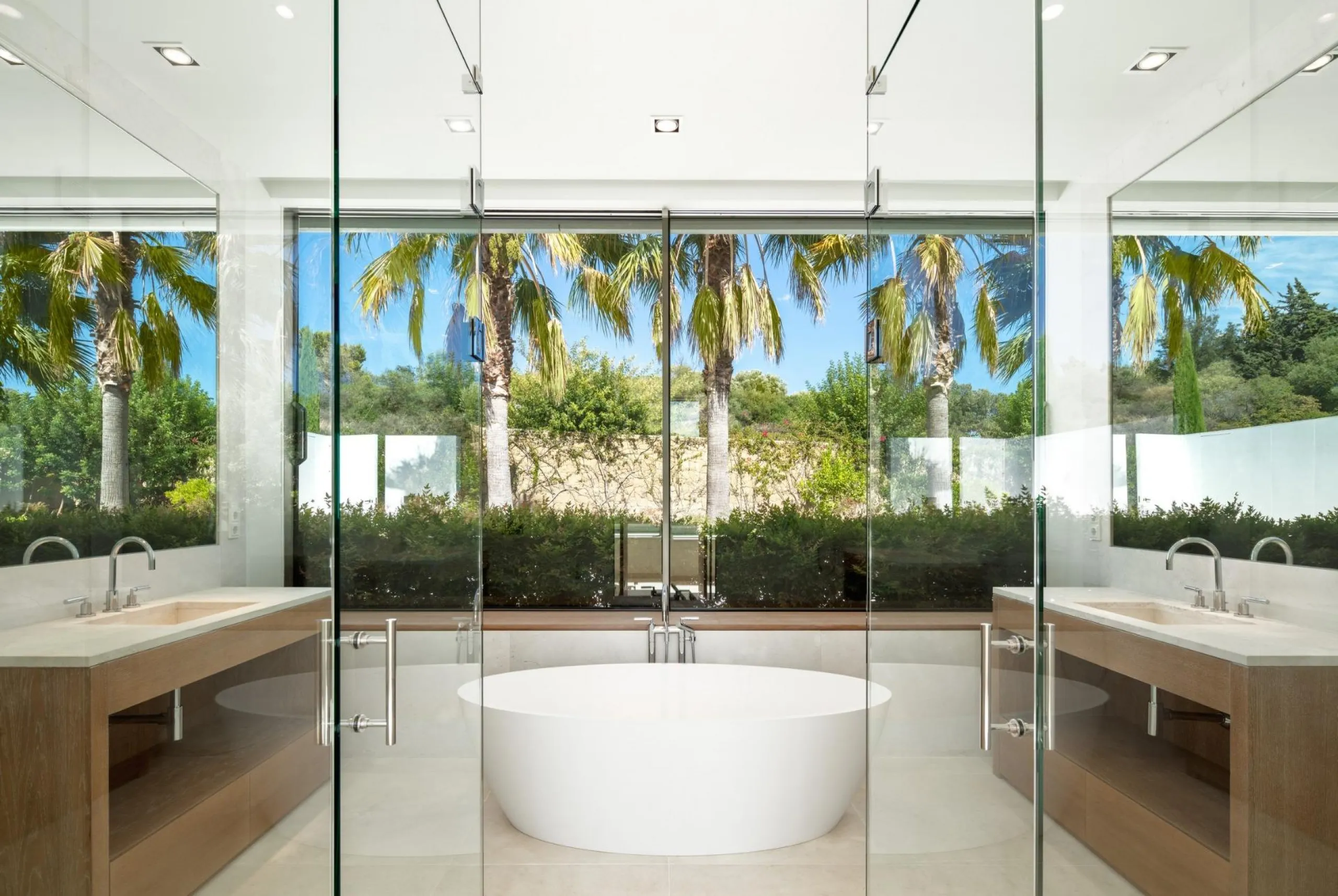NEW BUILD EXCLUSIVE LUXURY VILLA AT FINCA CORTESÍN, CASARES& & This astonishing villa is the embodiment of luxury golfside living. Meticulously designed by the esteemed architects Vicens &amp; Romans, this opulent residence showcases an unrivalled a