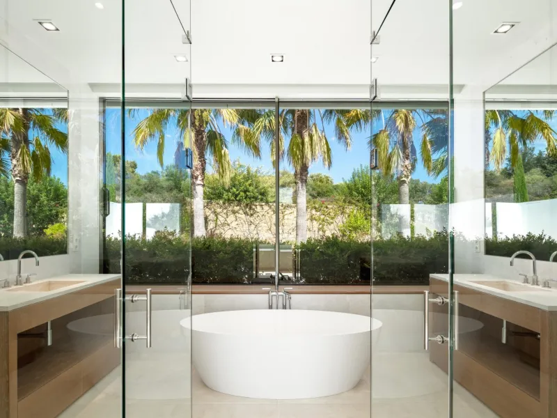 NEW BUILD EXCLUSIVE LUXURY VILLA AT FINCA CORTESÍN, CASARES& & This astonishing villa is the embodiment of luxury golfside living. Meticulously designed by the esteemed architects Vicens &amp; Romans, this opulent residence showcases an unrivalled a