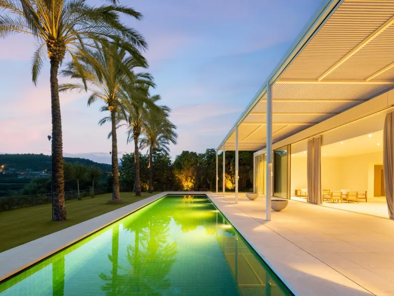 NEW BUILD EXCLUSIVE LUXURY VILLA AT FINCA CORTESÍN, CASARES& & This astonishing villa is the embodiment of luxury golfside living. Meticulously designed by the esteemed architects Vicens &amp; Romans, this opulent residence showcases an unrivalled a