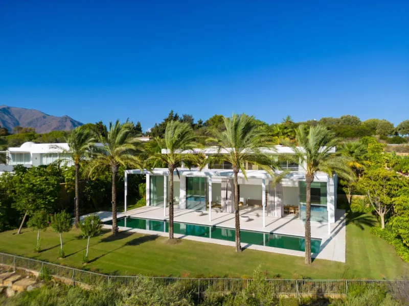 NEW BUILD EXCLUSIVE LUXURY VILLA AT FINCA CORTESÍN, CASARES& & This astonishing villa is the embodiment of luxury golfside living. Meticulously designed by the esteemed architects Vicens &amp; Romans, this opulent residence showcases an unrivalled a