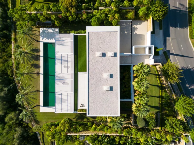 NEW BUILD EXCLUSIVE LUXURY VILLA AT FINCA CORTESÍN, CASARES& & This astonishing villa is the embodiment of luxury golfside living. Meticulously designed by the esteemed architects Vicens &amp; Romans, this opulent residence showcases an unrivalled a