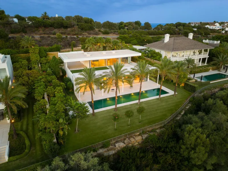 NEW BUILD EXCLUSIVE LUXURY VILLA AT FINCA CORTESÍN, CASARES& & This astonishing villa is the embodiment of luxury golfside living. Meticulously designed by the esteemed architects Vicens &amp; Romans, this opulent residence showcases an unrivalled a