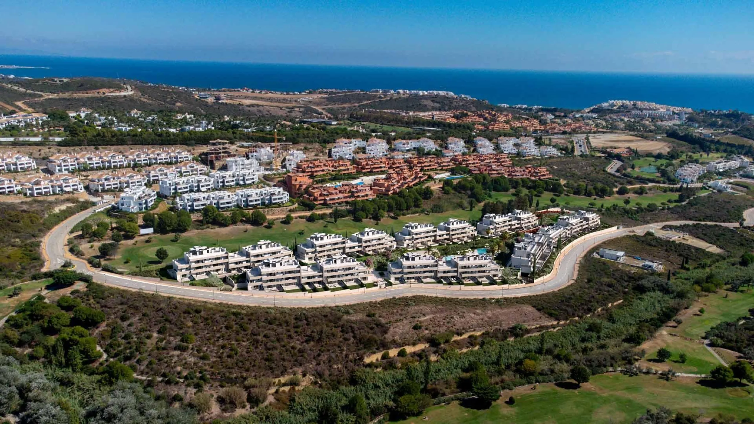 NEW BUILD RESIDENTIAL COMPLEX IN CASARES& & New Build residential complex of 134 apartments with 2, 3 and 4 bedroom in an oasis of nature in Casares Costa & & If you dream of living in front of a golf course with magnificent open views and hig