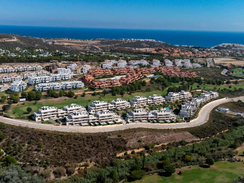 NEW BUILD RESIDENTIAL COMPLEX IN CASARES& & New Build residential complex of 134 apartments with 2, 3 and 4 bedroom in an oasis of nature in Casares Costa & & If you dream of living in front of a golf course with magnificent open views and hig