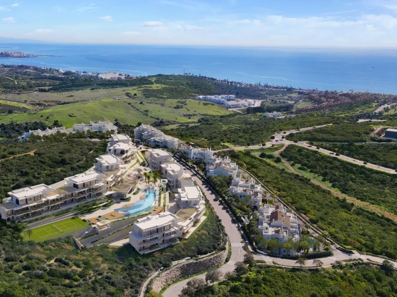 EXCLUSIVITY, LUXURY AND COMFORT AT FINCA CORTESÍN & & Exclusive luxury residential complex in Finca Cortesín, immersed in the unspoilt landscapes of the Costa del Sol. Residences of 2, 3 and 4 bedrooms, with private entrance and 24/7 premium securit