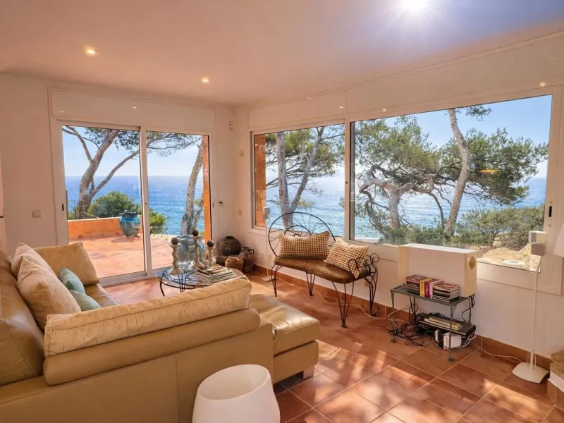 Detached frontline sea villa between Pals and Begur, Costa Brava