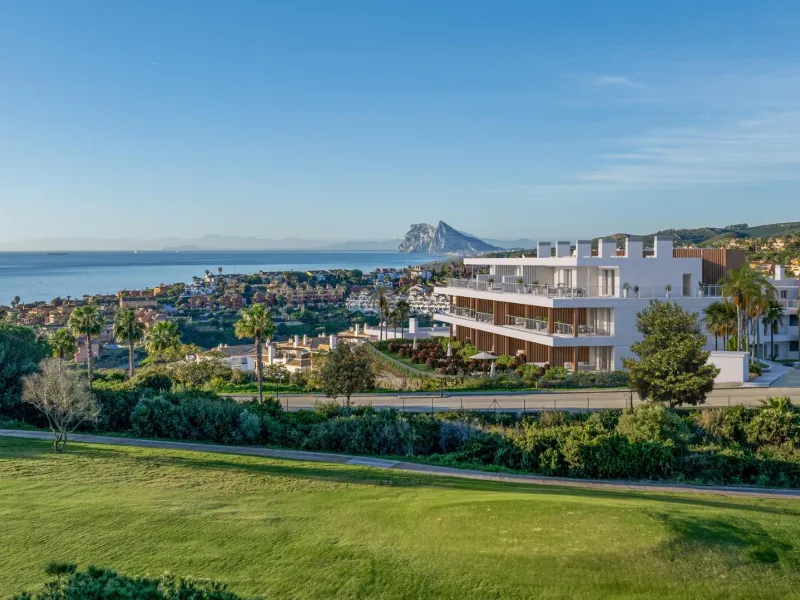 NEW BUILD RESIDENTIAL COMPLEX IN ALCAIDESA, CADIZ& & New Build residential complex of apartments and townhouses in the province of Cadiz. Is an irresistible destination for those who love the sea and golf. & & Complex has 289 properties with 2