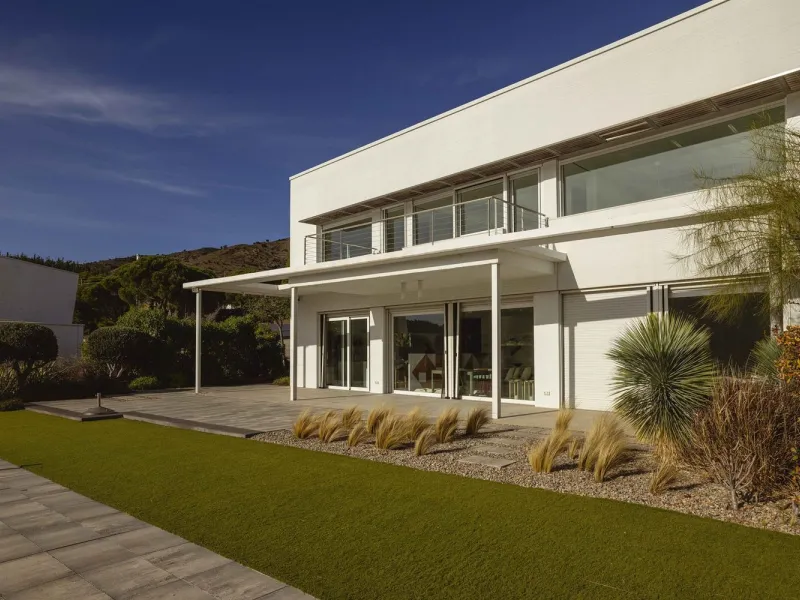 Villa exclusiva y moderna con acceso al mar en Costa Brava