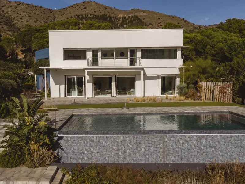 Villa exclusiva y moderna con acceso al mar en Costa Brava