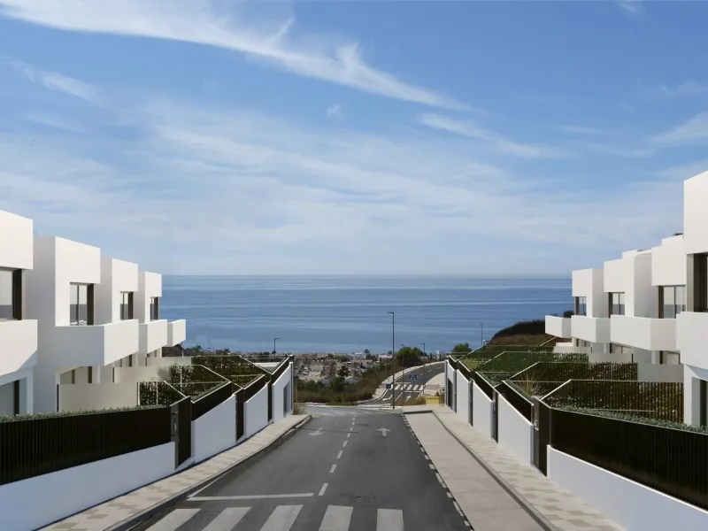 NEW BUILD TOWNHOUSES NEAR MALAGA& & New Build residential complex is located in Rincón de la Victoria, to the east of Málaga city. & & Its beautiful beaches, its proximity to all kinds of services and its incomparable landscapes make this muni