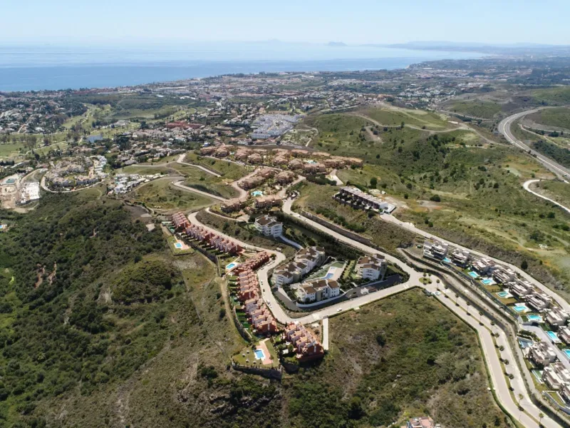 NEW BUILD RESIDENTIAL COMPLEX AT LOS JARALILLOS, BENAHAVIS& & New Build residential complex of 60 apartments and penthouses with parking space and private storage room located in the Benahavís area.& & The new residential is part of the renown