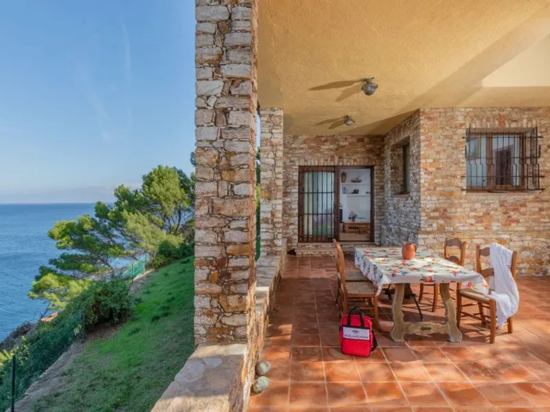 Exclusive villa with sea views in Sa Riera, Begur