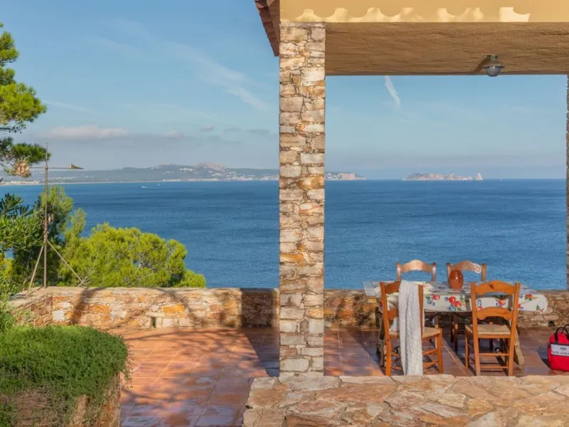 Exclusive villa with sea views in Sa Riera, Begur
