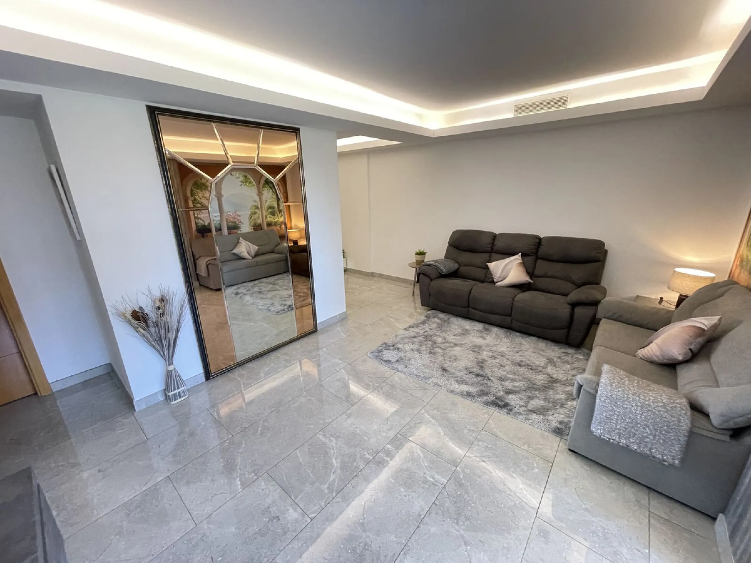 Komplett renovierte 3-Zimmer-Wohnung mit Panoramablick – La Cañada, Marbella