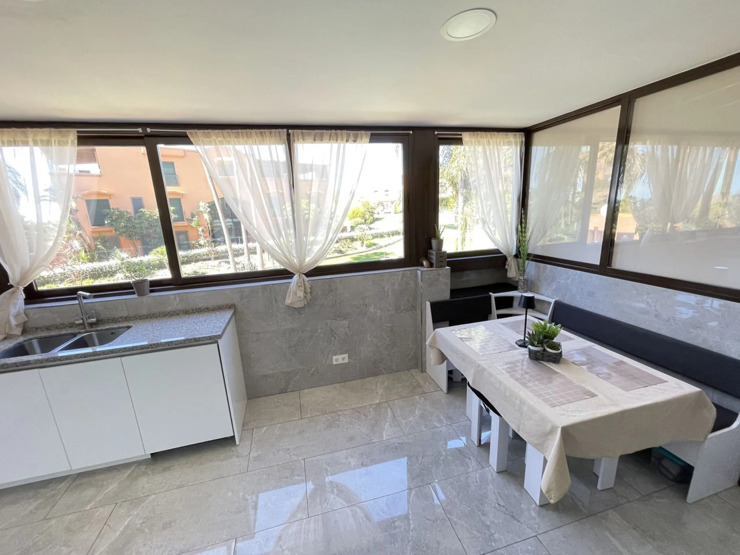 Komplett renovierte 3-Zimmer-Wohnung mit Panoramablick – La Cañada, Marbella