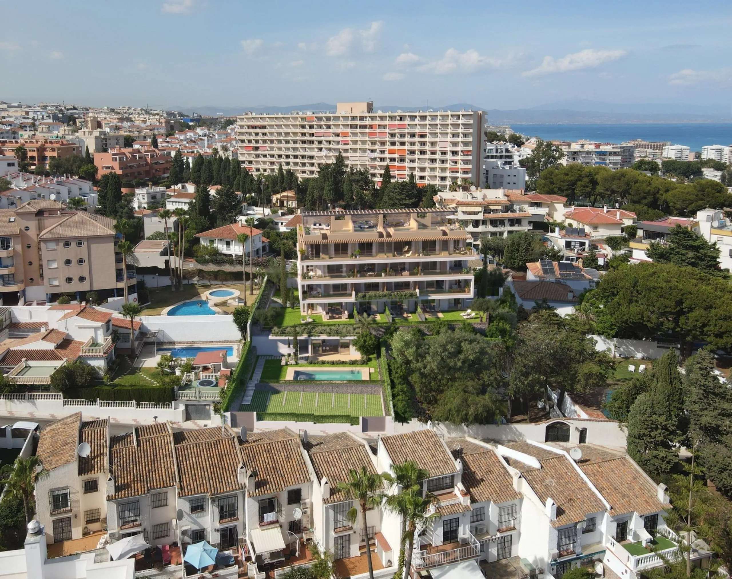 NEW BUILD RESIDENTIAL COMPLEX IN TORREMOLINOS& & New build residential is located in one of the most sought-after areas of the city, a quiet place where residents can disconnect from the daily hustle and bustle. Here you have all the ingredients to 