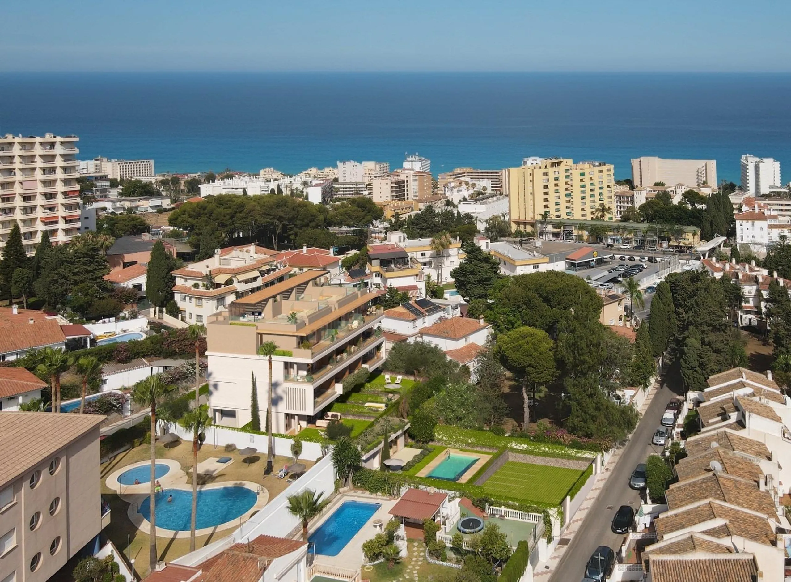 NEW BUILD RESIDENTIAL COMPLEX IN TORREMOLINOS& & New build residential is located in one of the most sought-after areas of the city, a quiet place where residents can disconnect from the daily hustle and bustle. Here you have all the ingredients to 