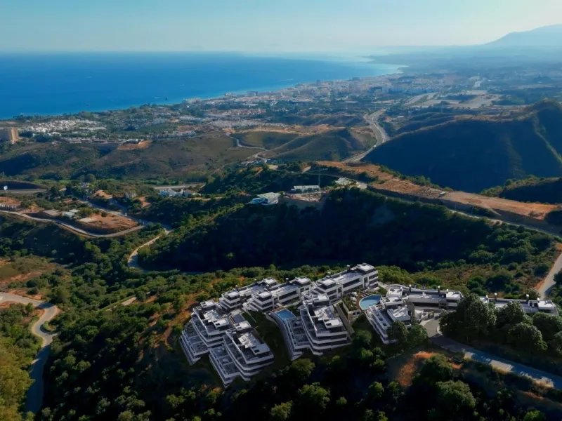 NEW BUILD RESIDENTIAL COMPLEX NEAR MARBELLA& & New Build unique residential complex of 39 apartments and duplexes with 2, 3 and 4 bedrooms located in Marbella, in a privileged area of Altos de Los Monteros.& & Nature, dreamlike views, tranquil
