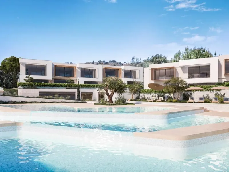 NEW BUILD TOWNOUSES NEAR MIJAS ON THE GOLF RESORT& & Luxury New Build residential of 58 incredible 2 and 3 bedroom townhouses to be built to the highest specification overlooking the renowned La Cala Resort Golf course. Reaching the pinnacle of cont