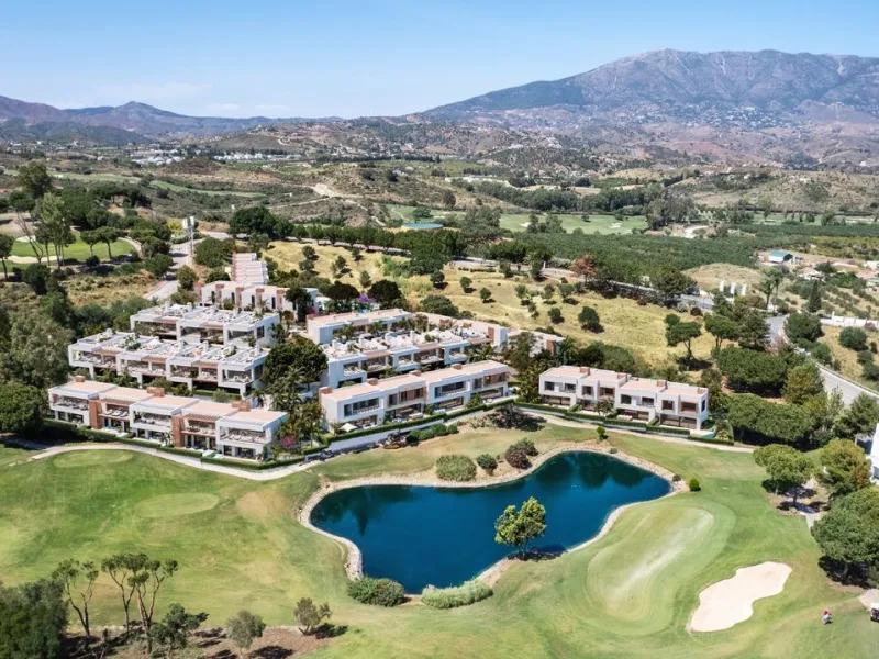 NEW BUILD TOWNOUSES NEAR MIJAS ON THE GOLF RESORT& & Luxury New Build residential of 58 incredible 2 and 3 bedroom townhouses to be built to the highest specification overlooking the renowned La Cala Resort Golf course. Reaching the pinnacle of cont