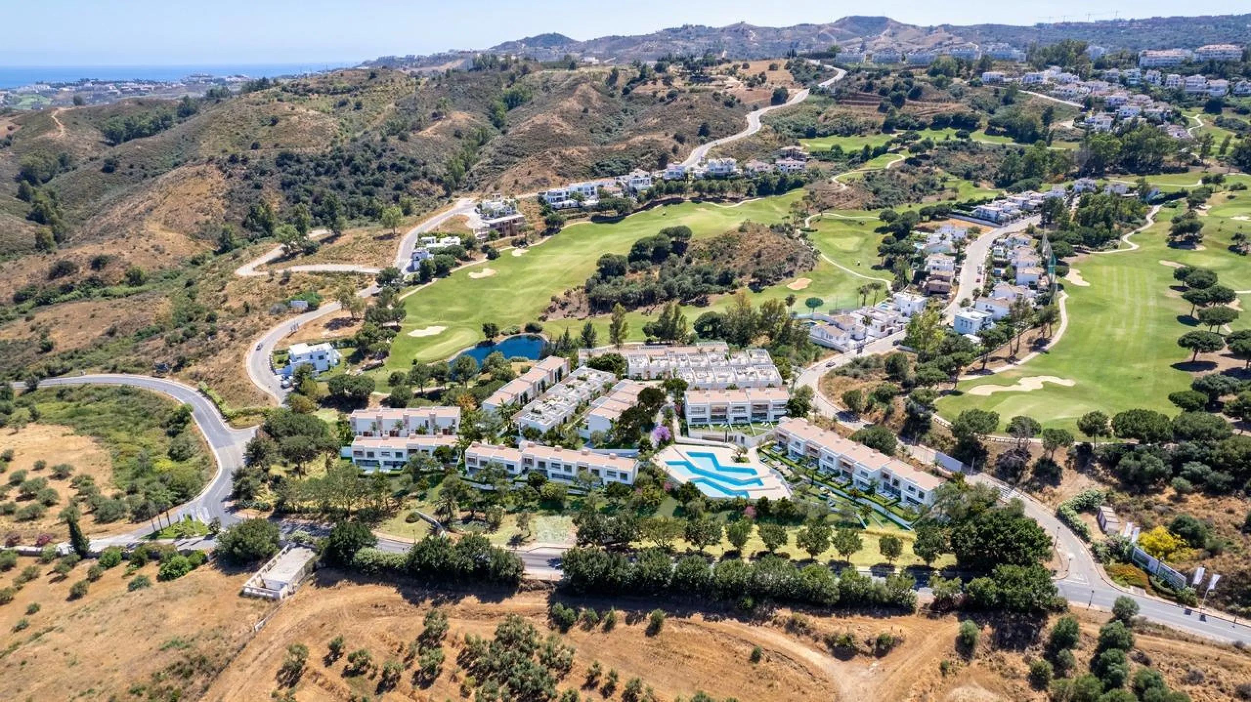 NEW BUILD TOWNOUSES NEAR MIJAS ON THE GOLF RESORT& & Luxury New Build residential of 58 incredible 2 and 3 bedroom townhouses to be built to the highest specification overlooking the renowned La Cala Resort Golf course. Reaching the pinnacle of cont