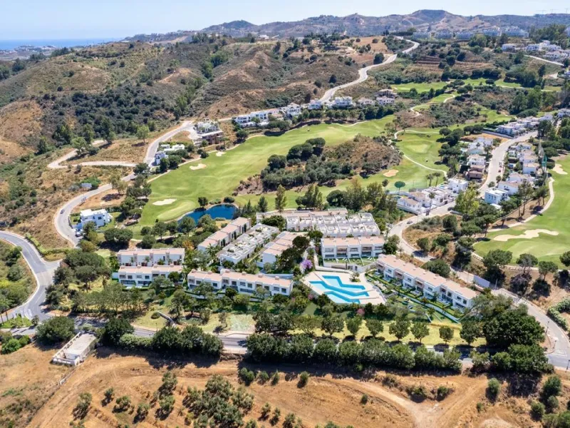 NEW BUILD TOWNOUSES NEAR MIJAS ON THE GOLF RESORT& & Luxury New Build residential of 58 incredible 2 and 3 bedroom townhouses to be built to the highest specification overlooking the renowned La Cala Resort Golf course. Reaching the pinnacle of cont