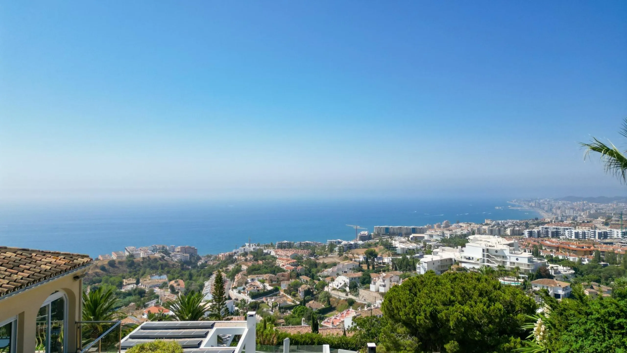 NEW BUILD VILLAS IN BENALMADENA & & Located in the prestigious La Capellanía area, this exclusive collection of seven Luxurious New Build villas offers unparalleled views of the Mediterranean Sea, majestic mountains, and the scenic landscapes of Mij