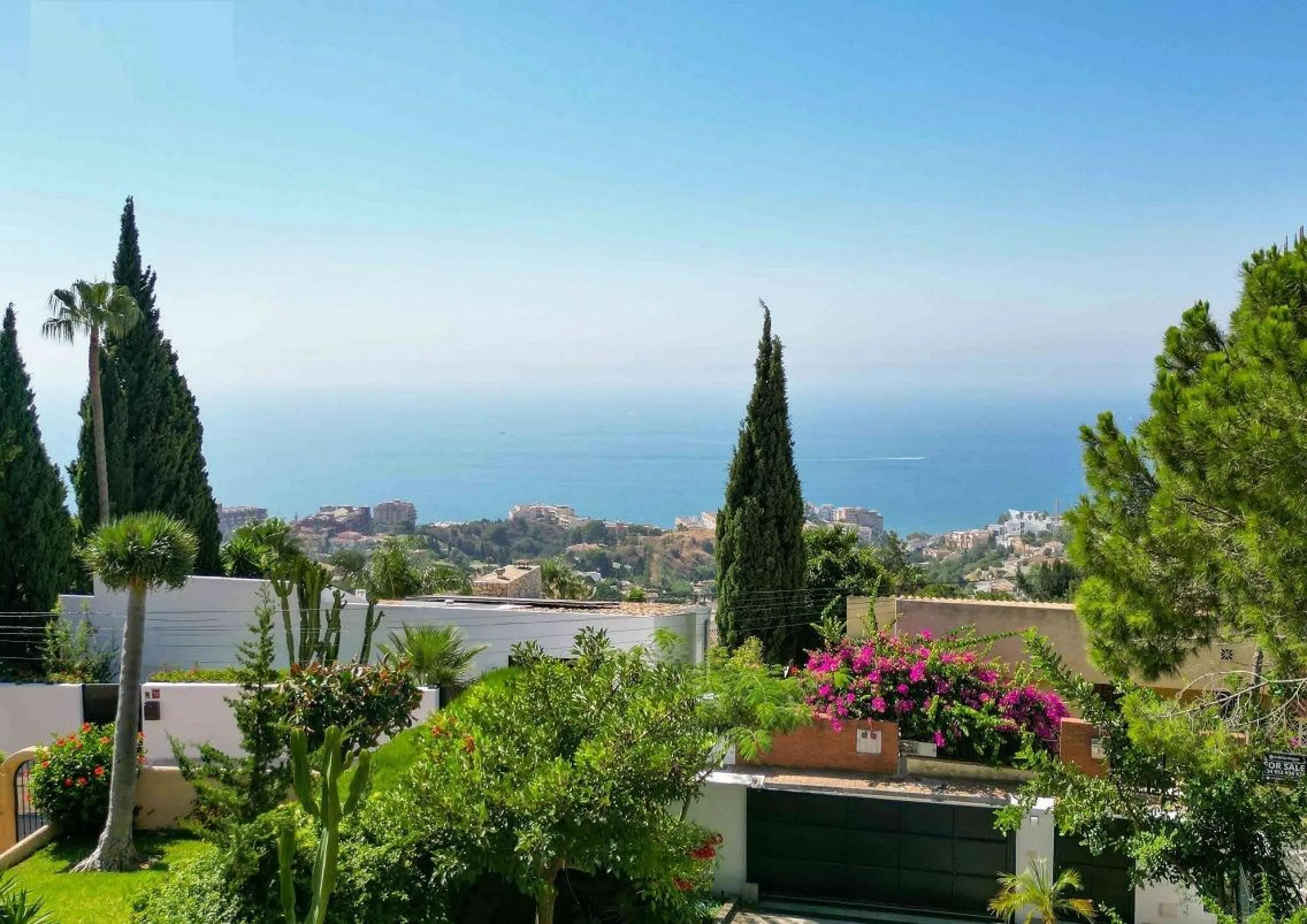 NEW BUILD VILLAS IN BENALMADENA & & Located in the prestigious La Capellanía area, this exclusive collection of seven Luxurious New Build villas offers unparalleled views of the Mediterranean Sea, majestic mountains, and the scenic landscapes of Mij