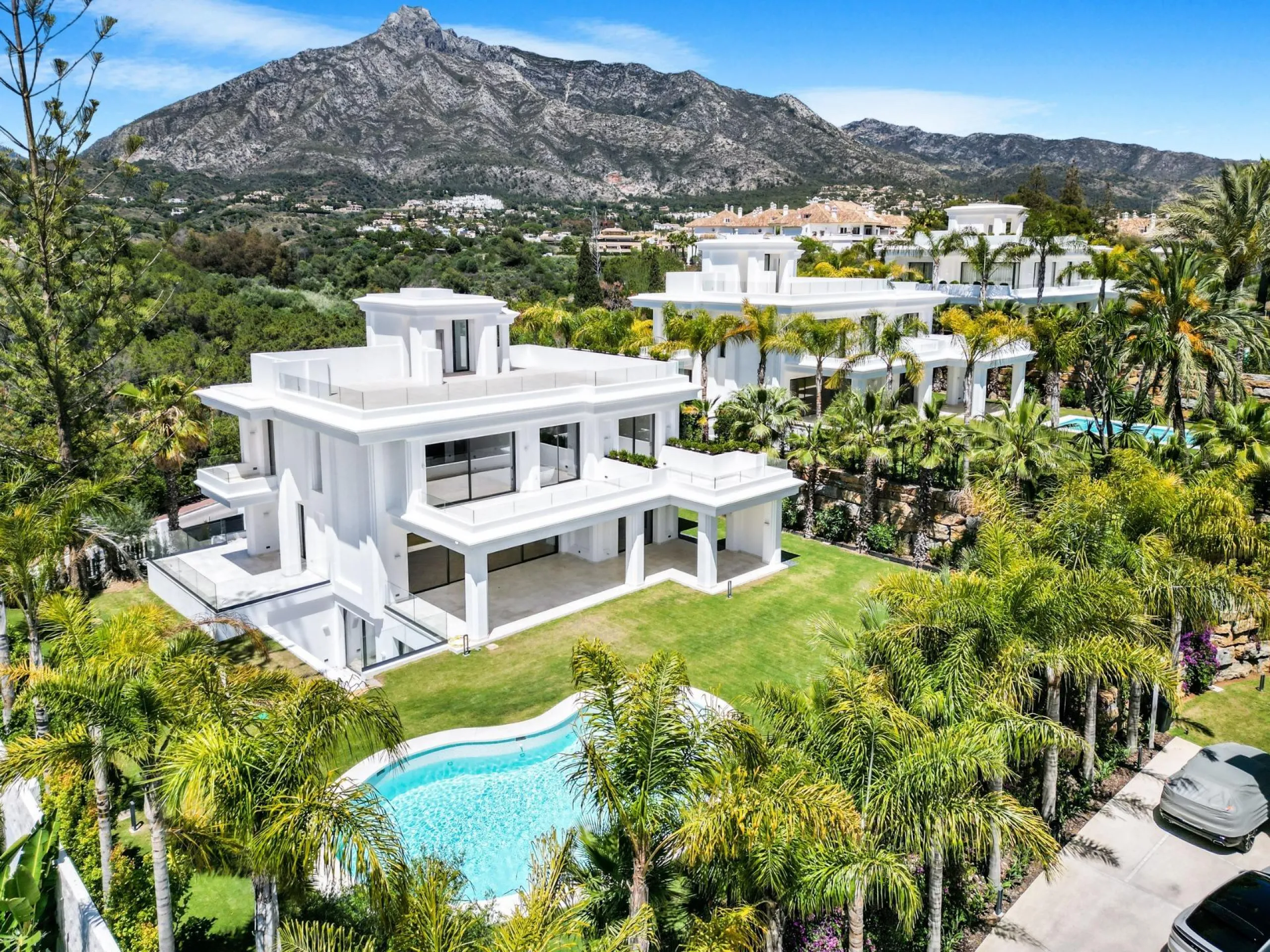 New Luxury Villas with Sea Views in Lomas de Marbella Club