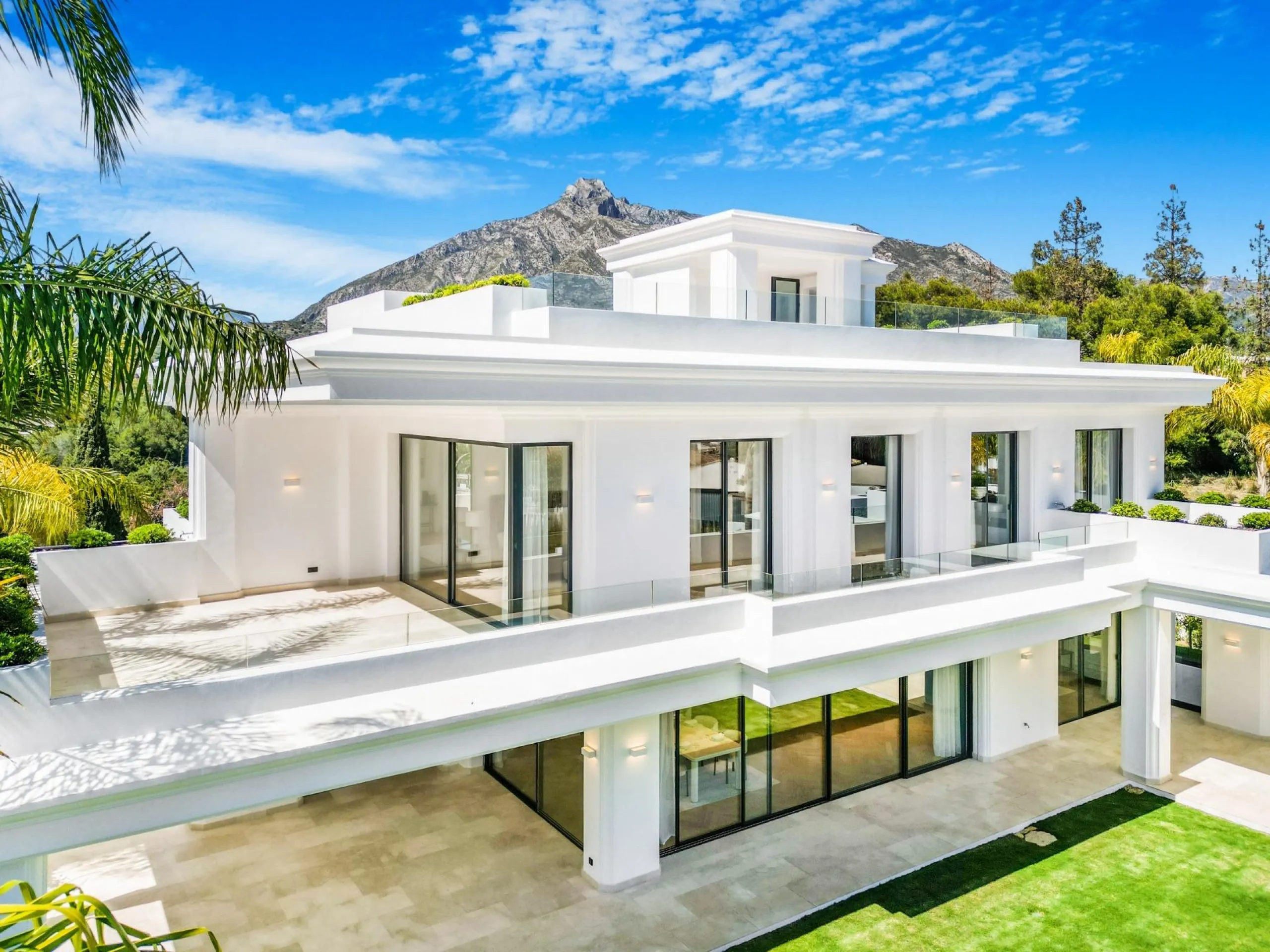 New Luxury Villas with Sea Views in Lomas de Marbella Club