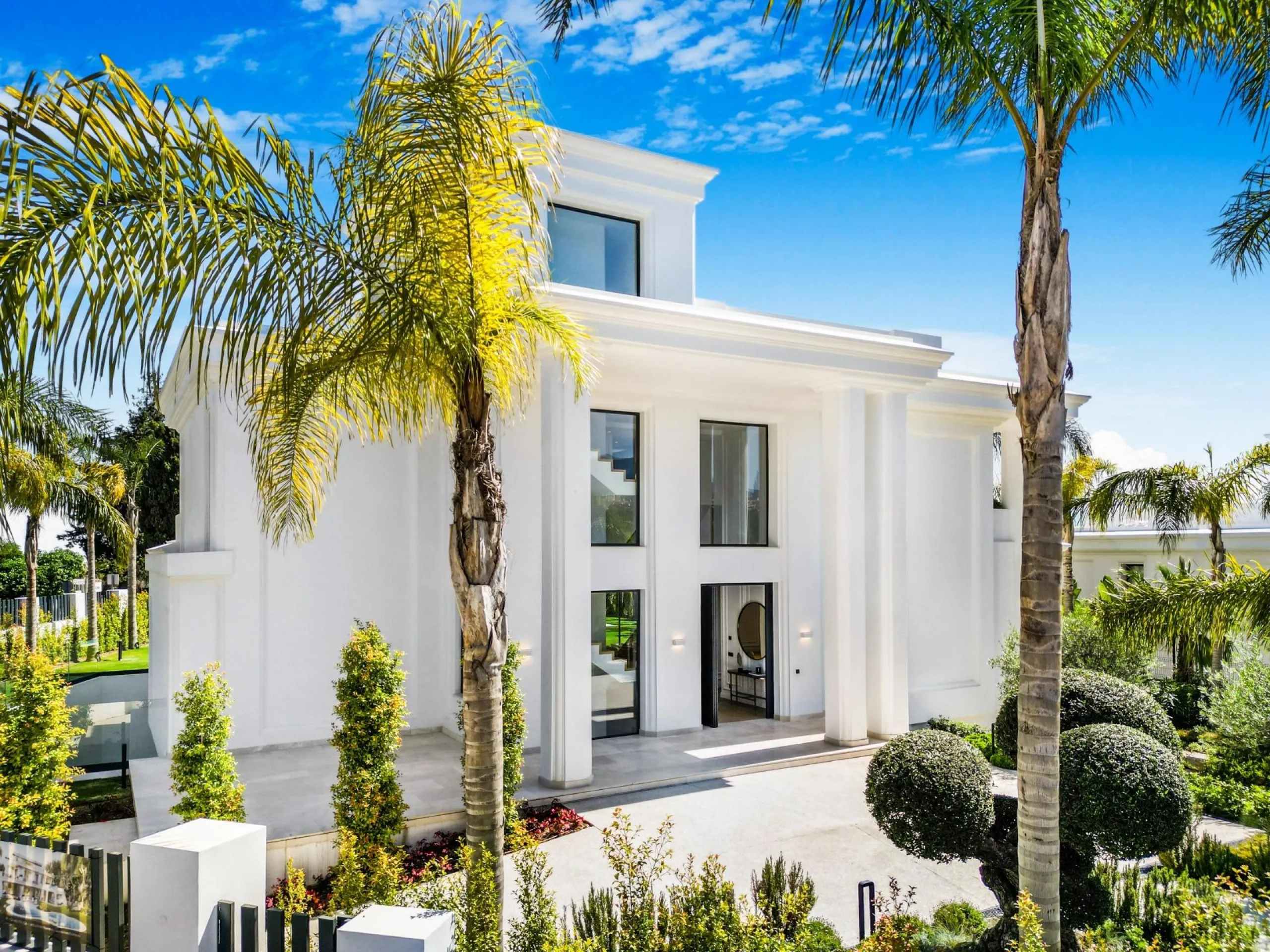 New Luxury Villas with Sea Views in Lomas de Marbella Club