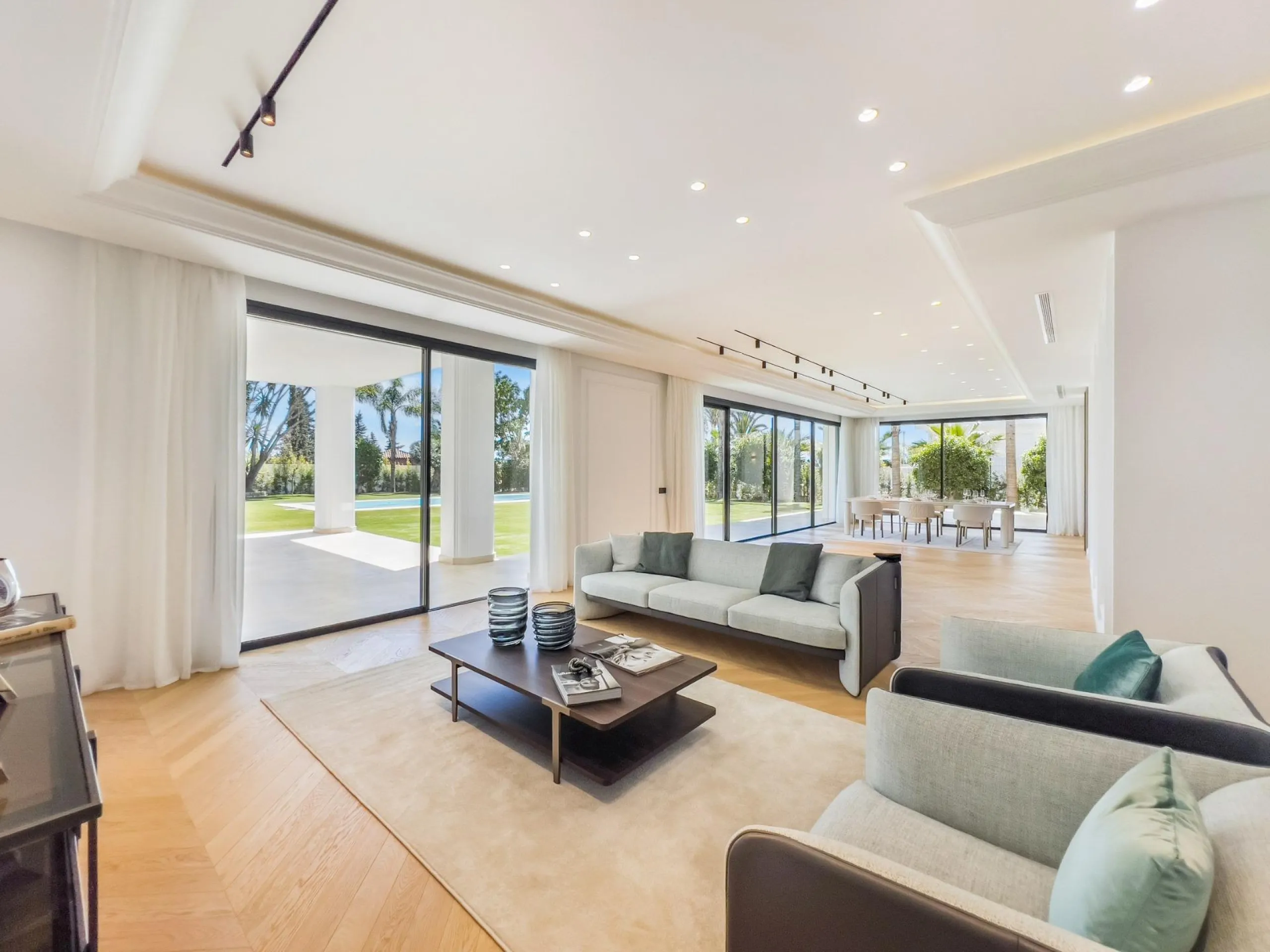 New Luxury Villas with Sea Views in Lomas de Marbella Club