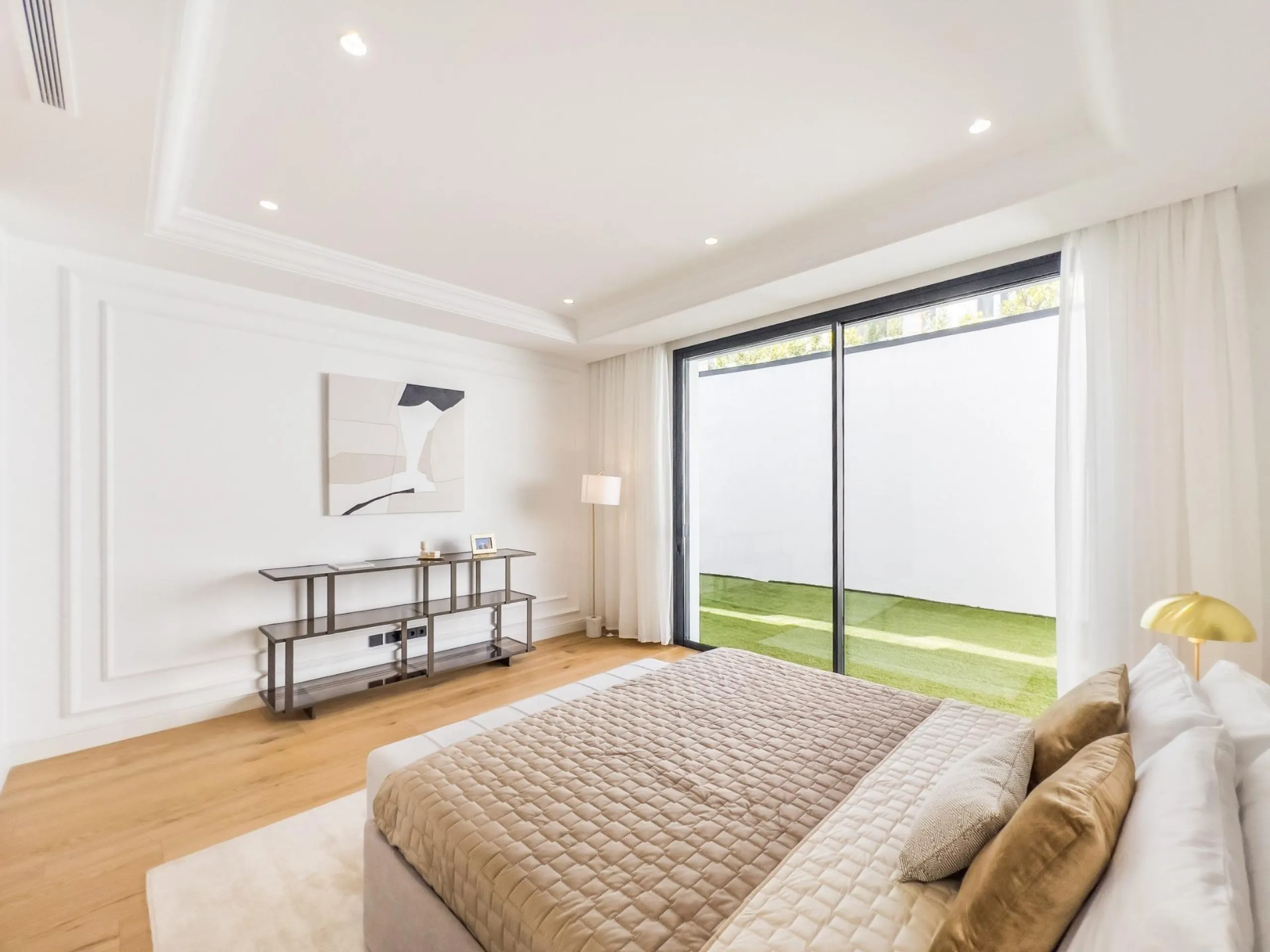 New Luxury Villas with Sea Views in Lomas de Marbella Club