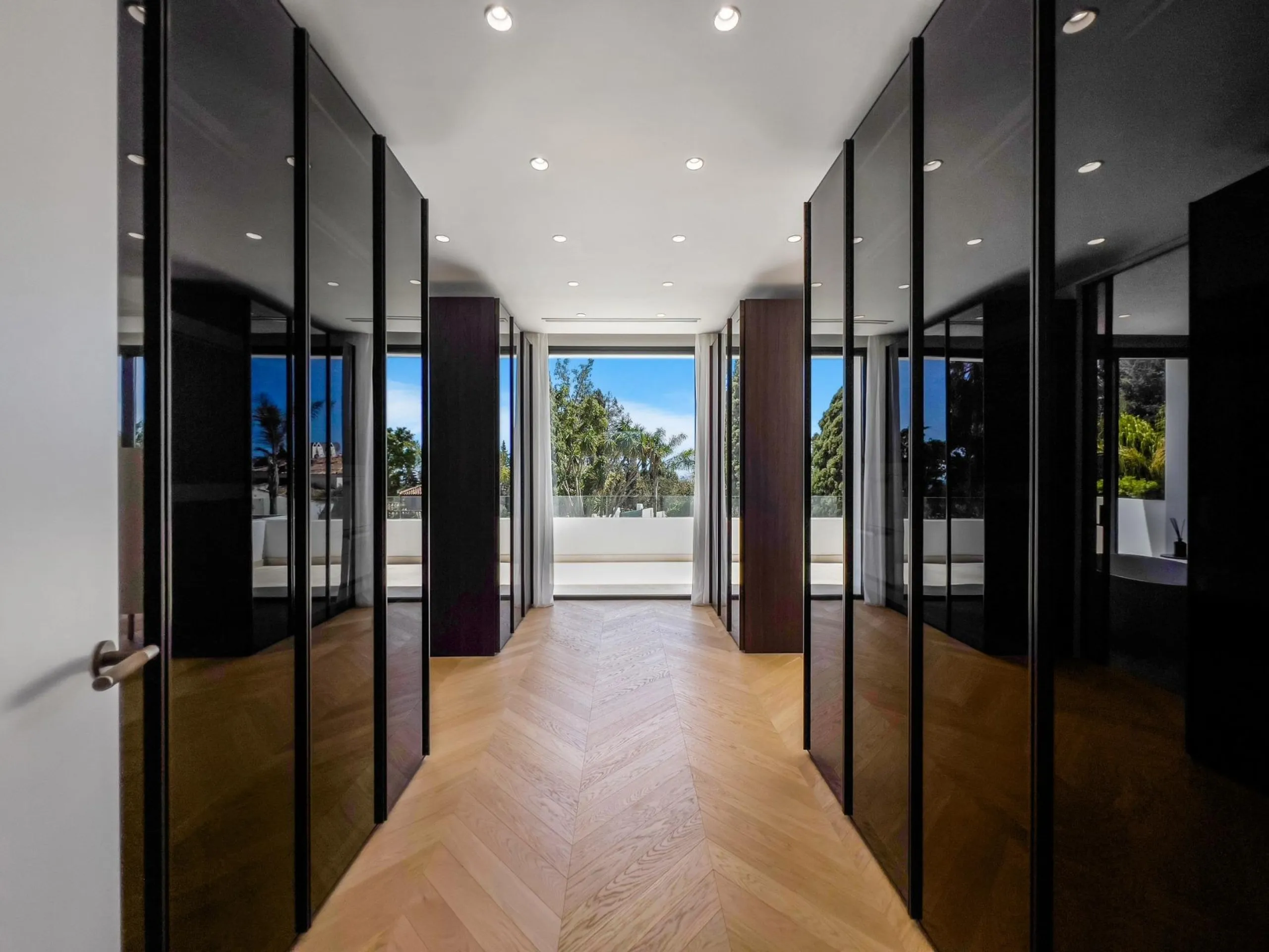 New Luxury Villas with Sea Views in Lomas de Marbella Club