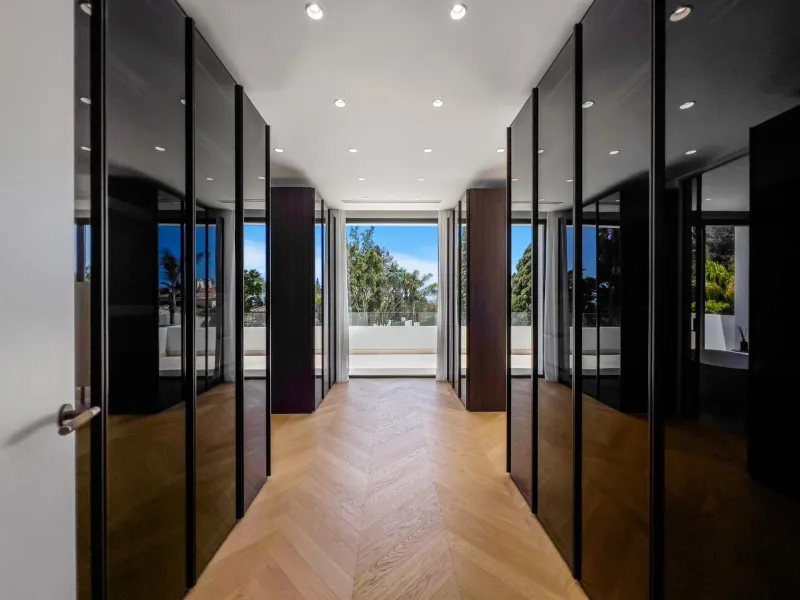 New Luxury Villas with Sea Views in Lomas de Marbella Club