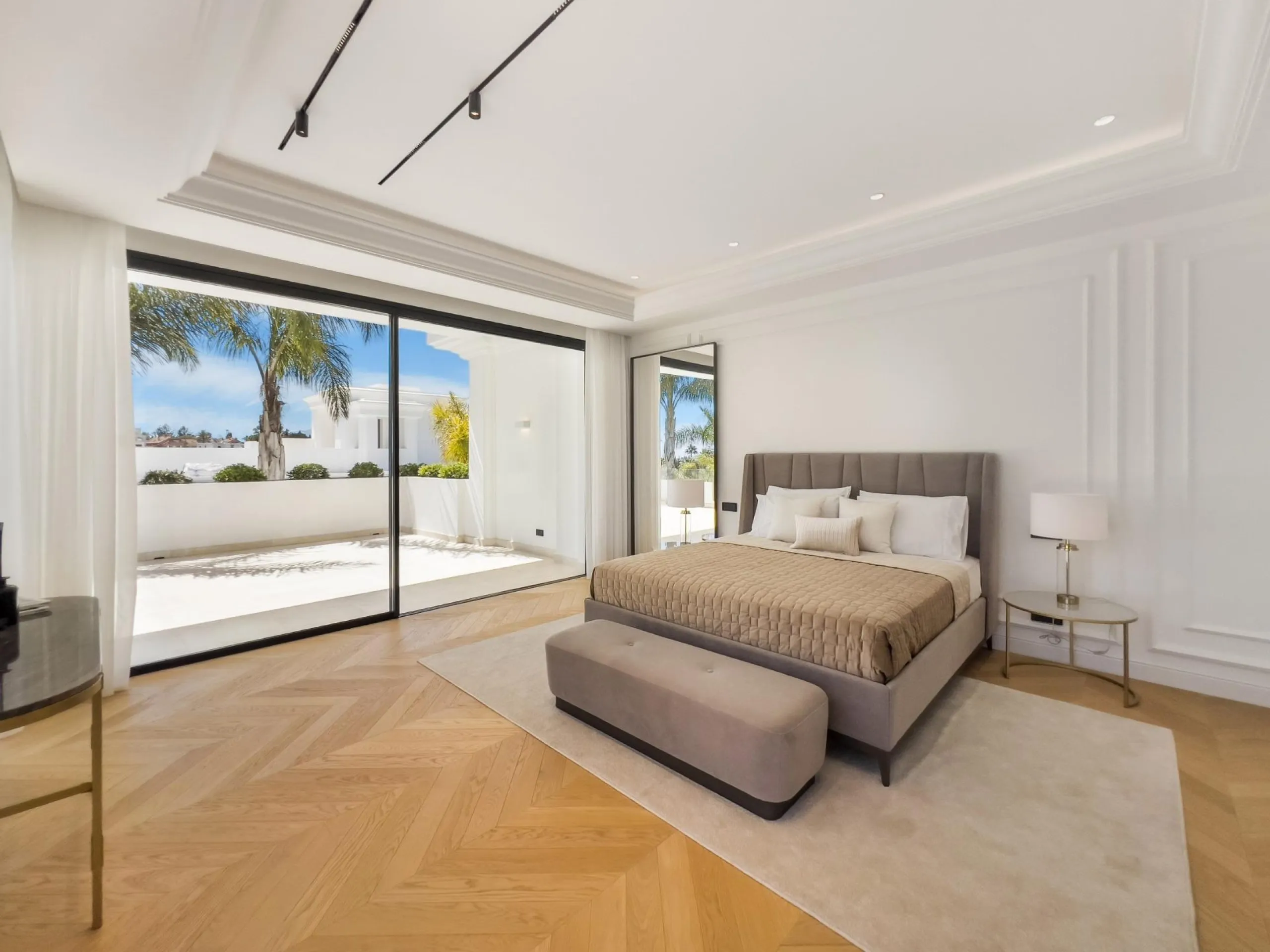 New Luxury Villas with Sea Views in Lomas de Marbella Club