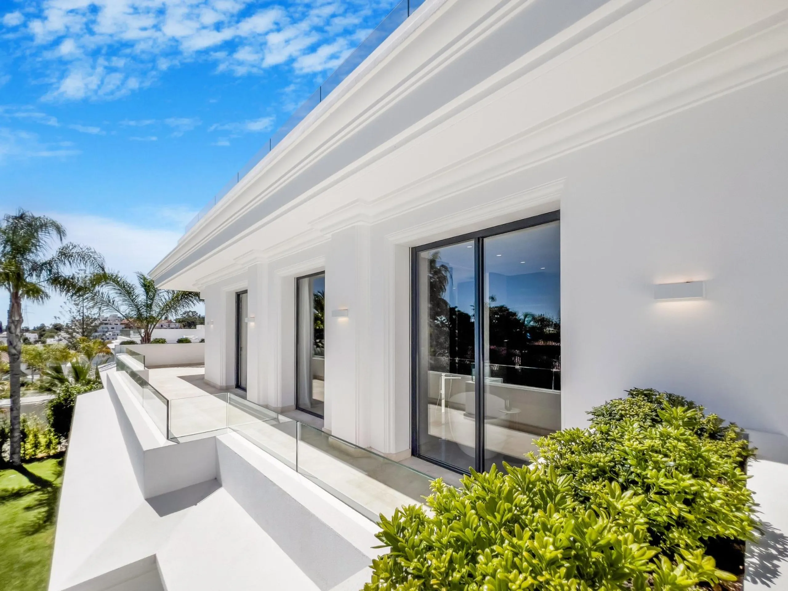 New Luxury Villas with Sea Views in Lomas de Marbella Club