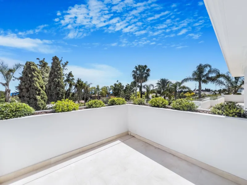 New Luxury Villas with Sea Views in Lomas de Marbella Club
