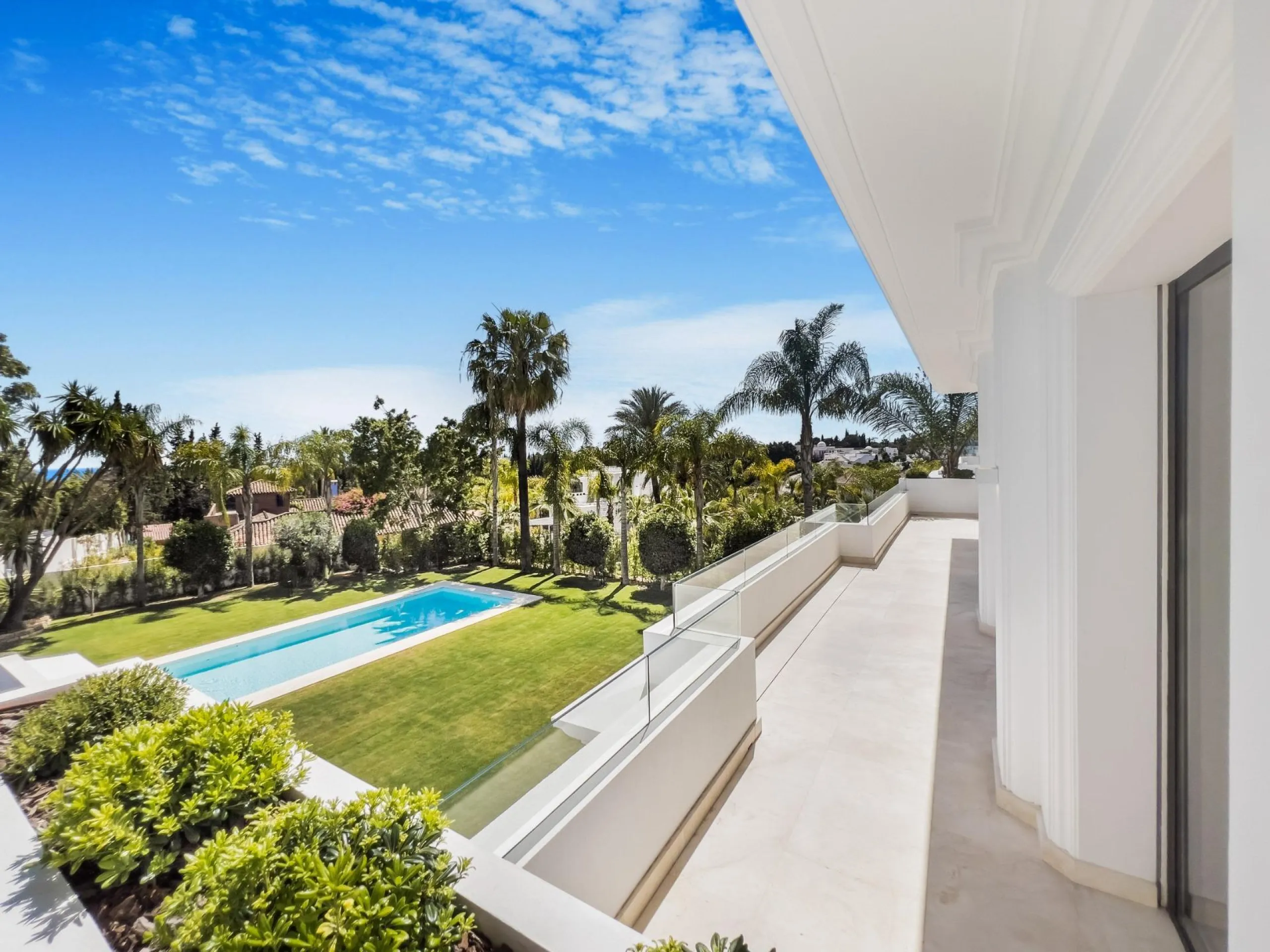 New Luxury Villas with Sea Views in Lomas de Marbella Club